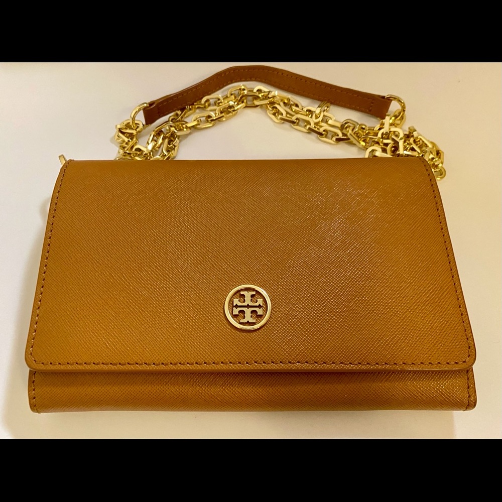 Tory Burch wallet on chain